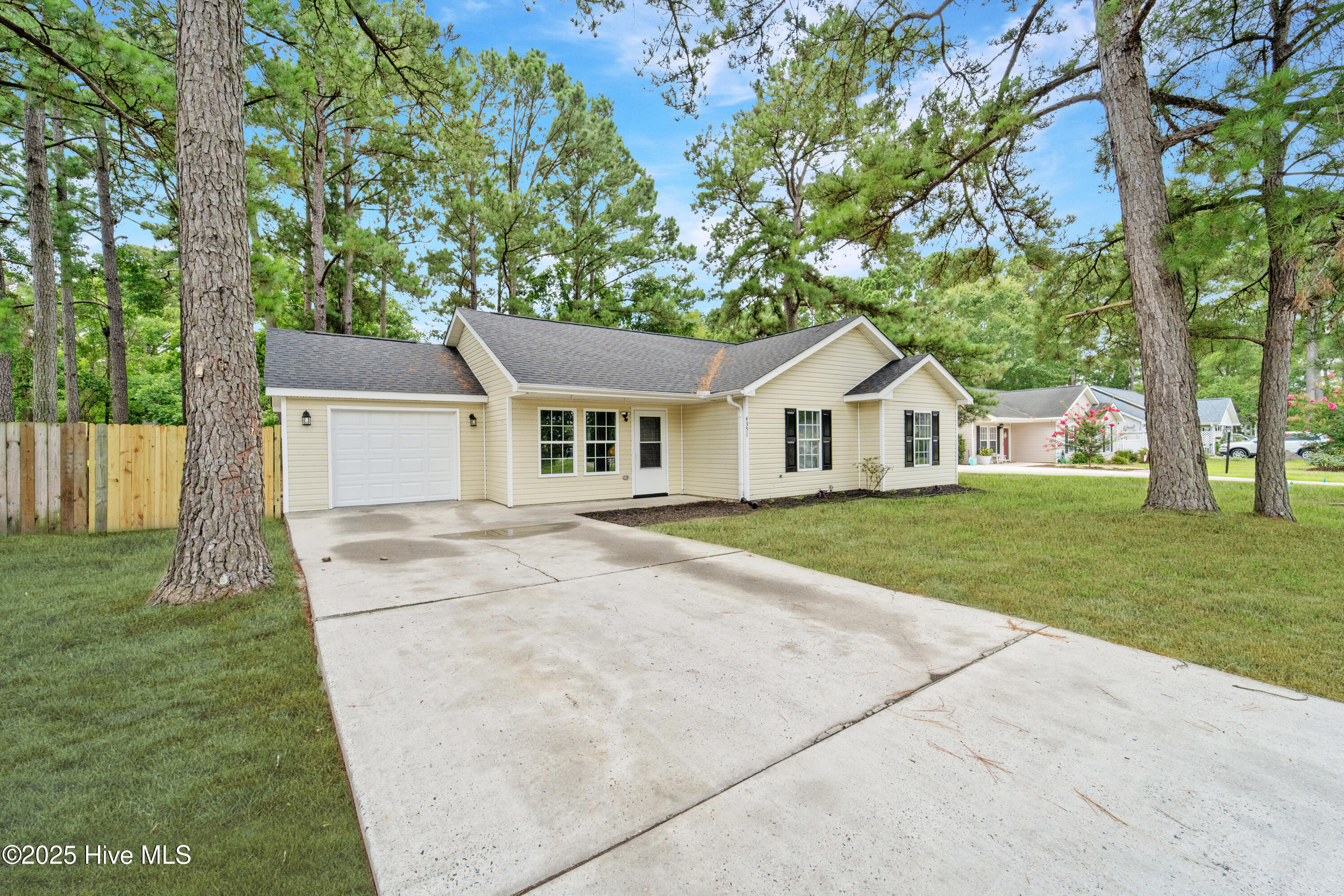 4351 Owendon Drive Shallotte, NC 28470 - Photo 2 of 29 DSC08903