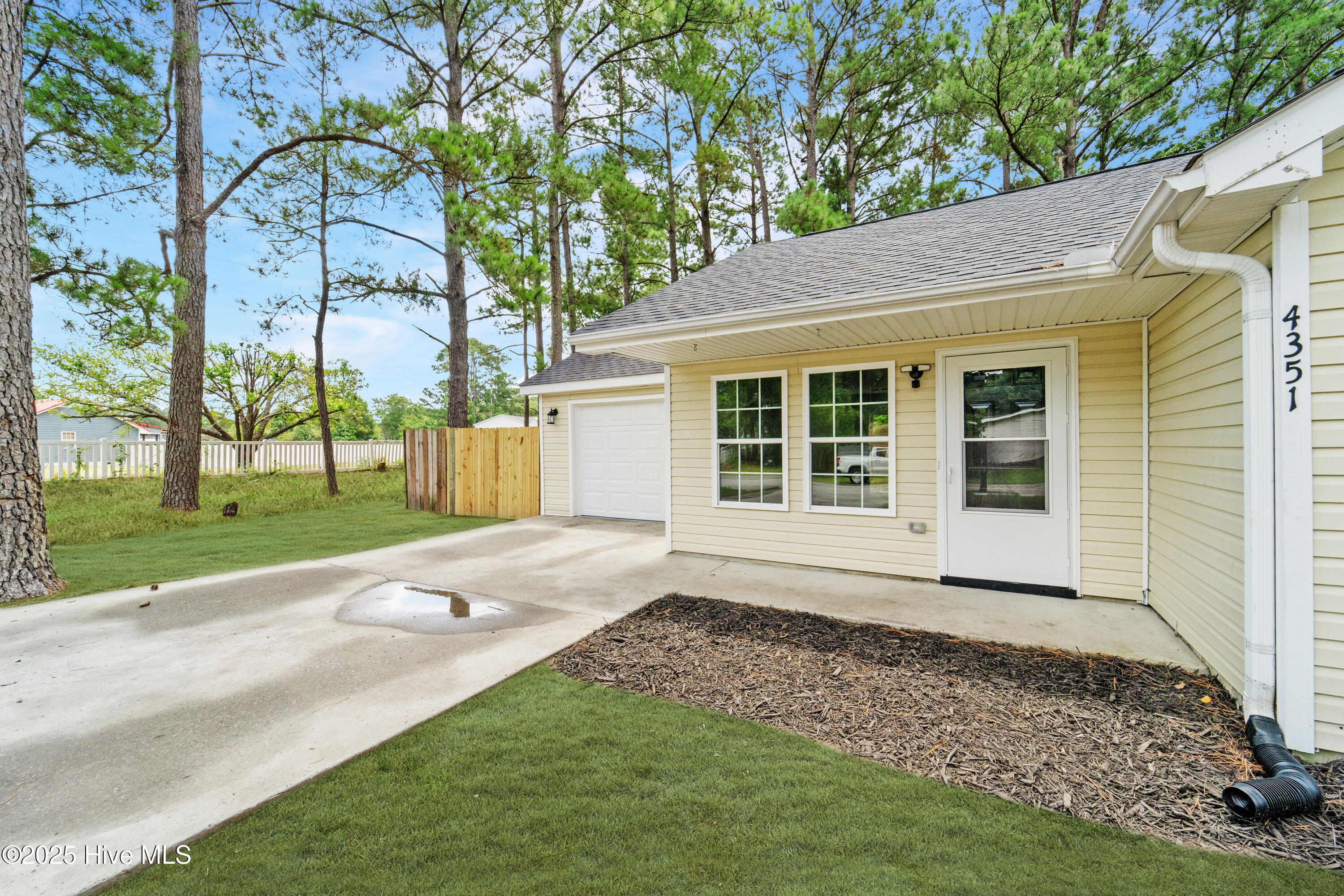 4351 Owendon Drive Shallotte, NC 28470 - Photo 3 of 29 DSC08913