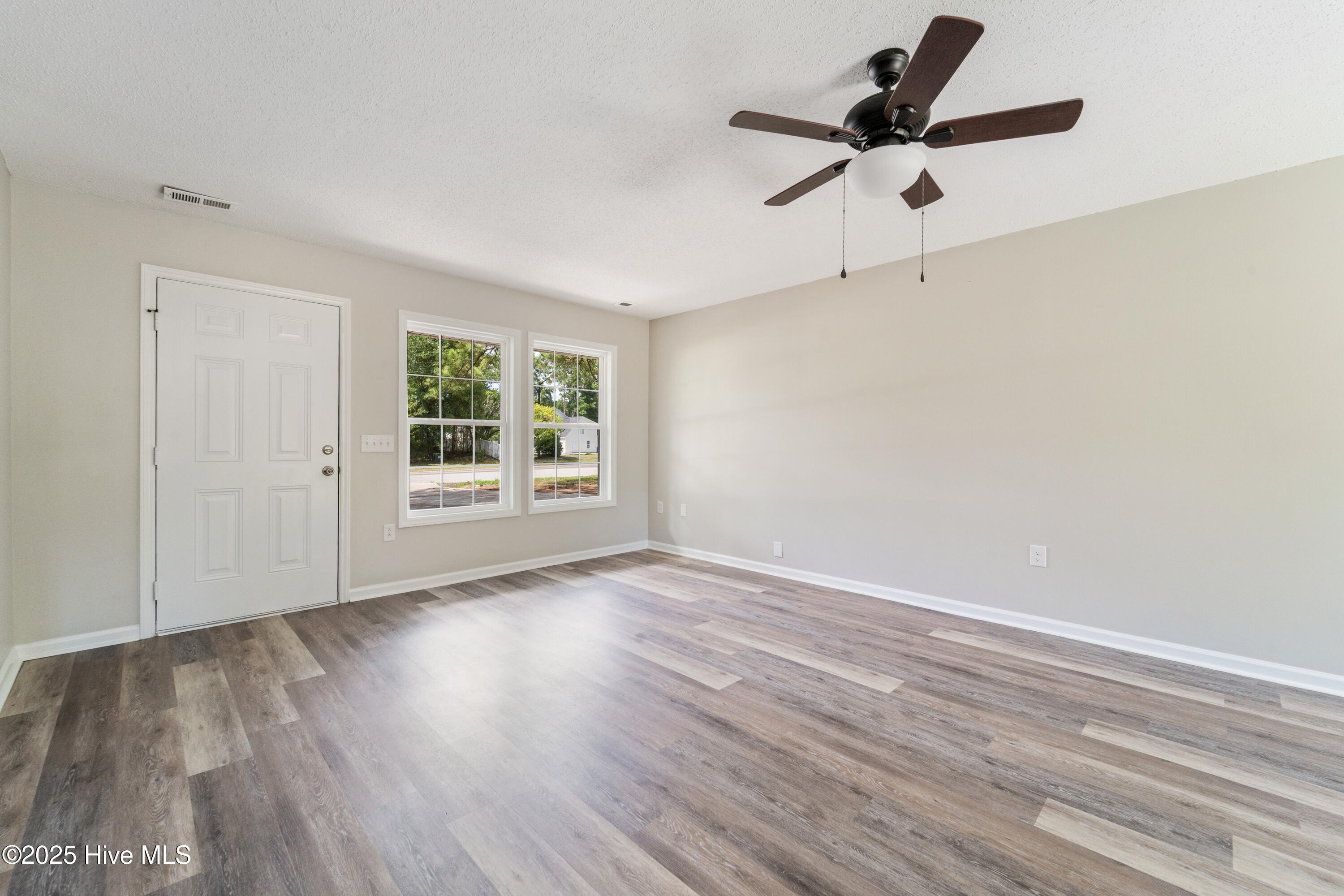 4351 Owendon Drive Shallotte, NC 28470 - Photo 4 of 29 DSC08398