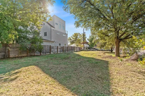 $1,075,000 | 1800 East Martin Luther King Jr Boulevard, Austin, TX 78722
