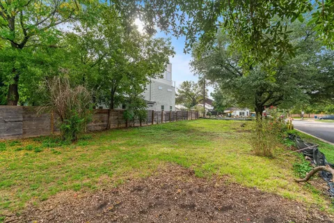 $1,075,000 | 1800 East Martin Luther King Jr Boulevard, Austin, TX 78722