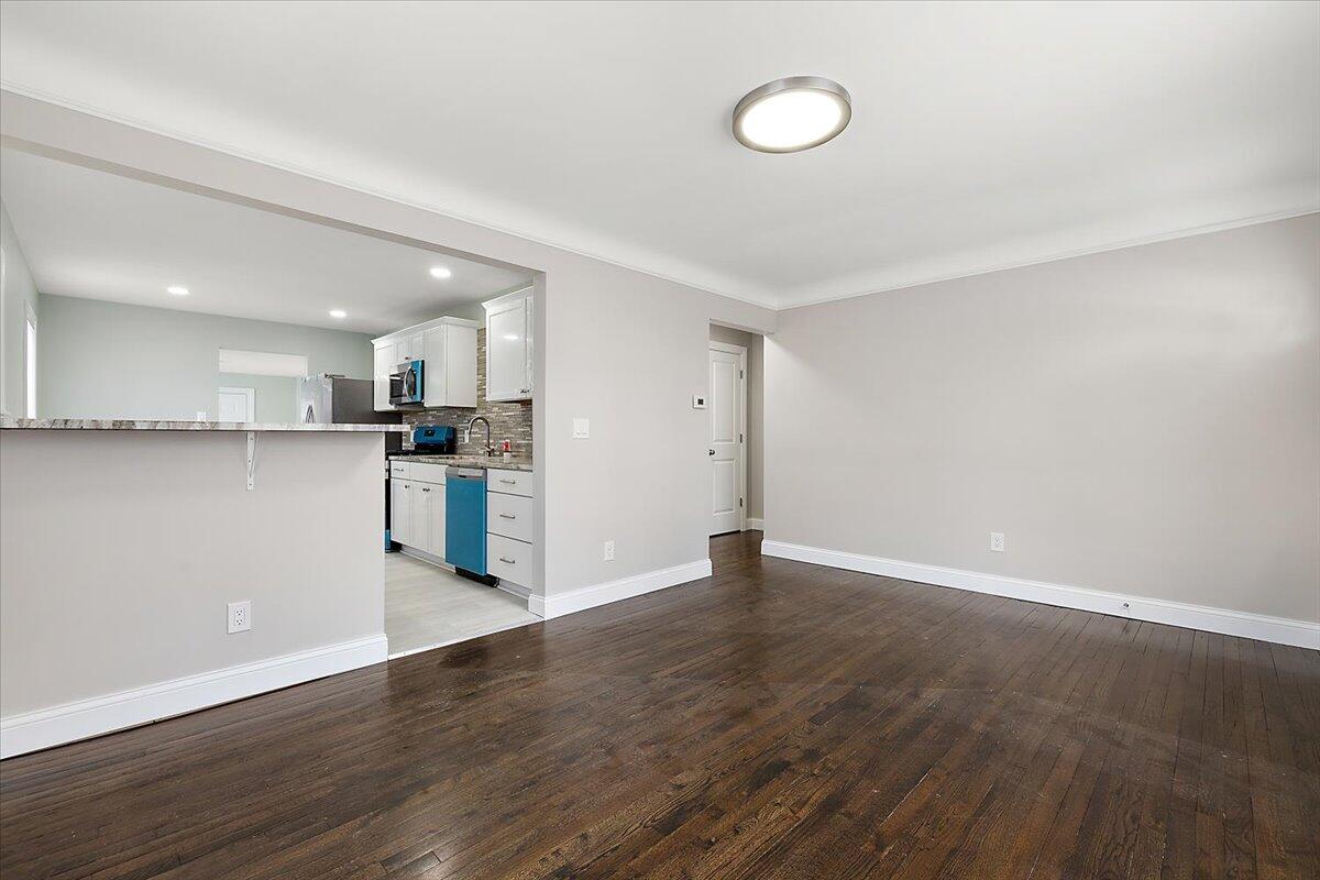 173 High Street Pontiac, MI 48342 - Photo 4 of 20 21-173 High-21