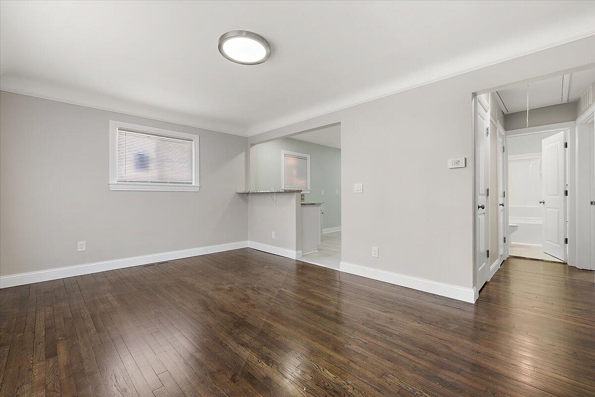 173 High Street Pontiac, MI 48342 - Photo 5 of 20 22-173 High-22