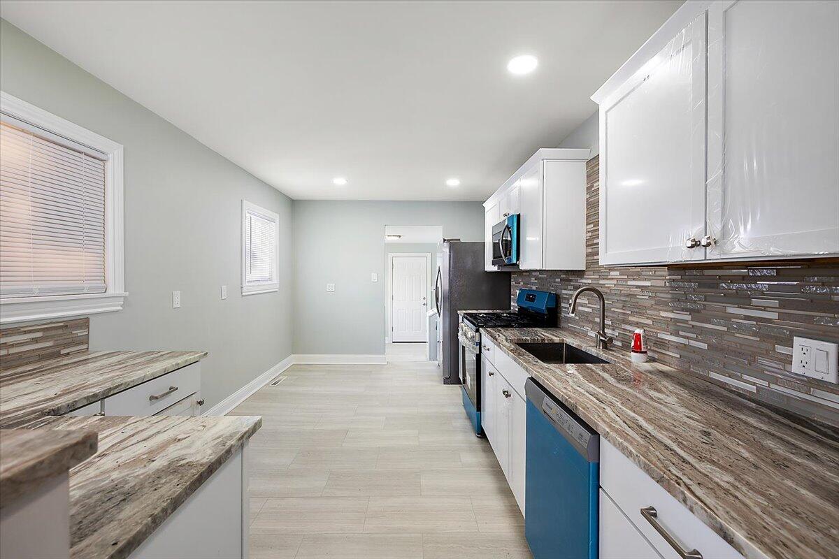 173 High Street Pontiac, MI 48342 - Photo 6 of 20 23-173 High-23