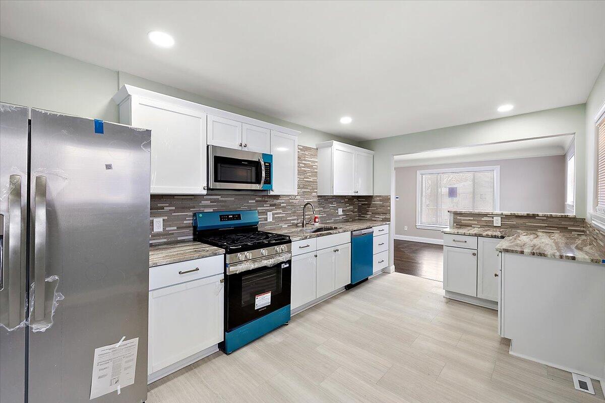 173 High Street Pontiac, MI 48342 - Photo 7 of 20 24-173 High-24