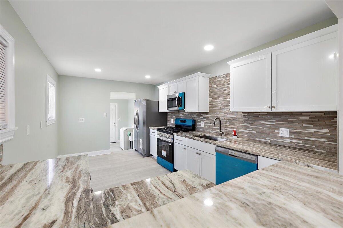 173 High Street Pontiac, MI 48342 - Photo 9 of 20 26-173 High-26