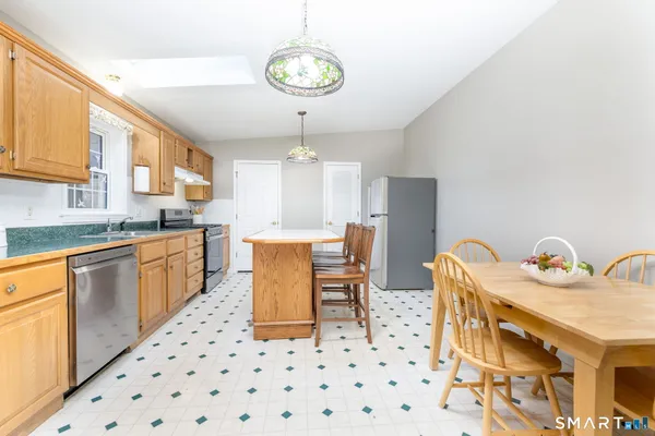 $225,000 | 6 Eastview Road, Southington, CT 06489