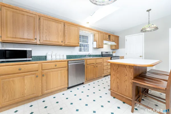 $225,000 | 6 Eastview Road, Southington, CT 06489