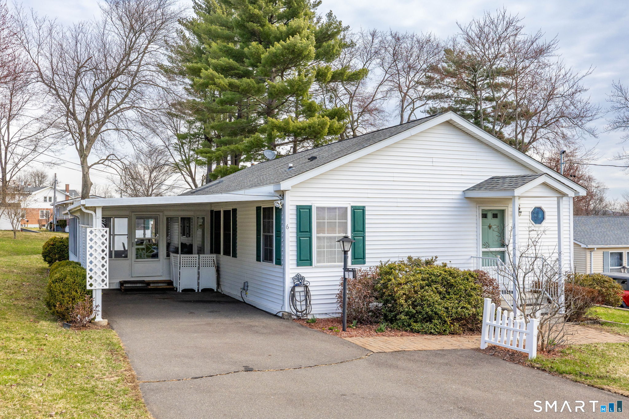 6 Eastview Road Southington, CT 06489 - Photo 4 of 37