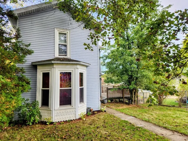 a view of a house with a yard
