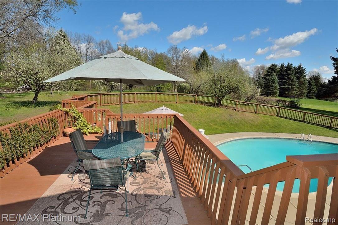 6360 North Owosso Road Fowlerville, MI 48836 - Photo 21 of 25 Deck