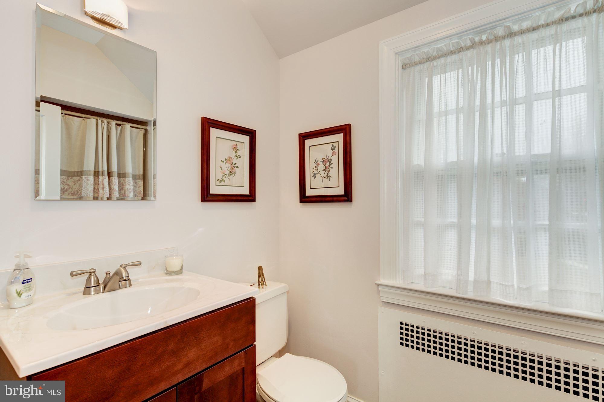 619 Kingston Road Baltimore, MD 21212 - Photo 20 of 30 Second hall bath on upper level
