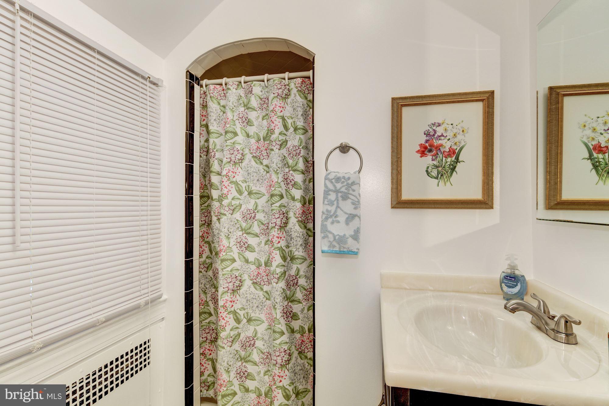 619 Kingston Road Baltimore, MD 21212 - Photo 25 of 30 Hall bath on second floor