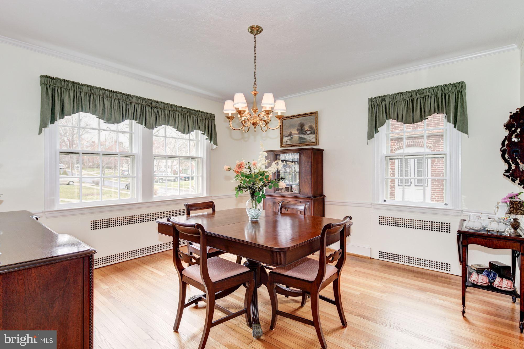 619 Kingston Road Baltimore, MD 21212 - Photo 6 of 30 Rooms flow nicely, with archways and high ceilings