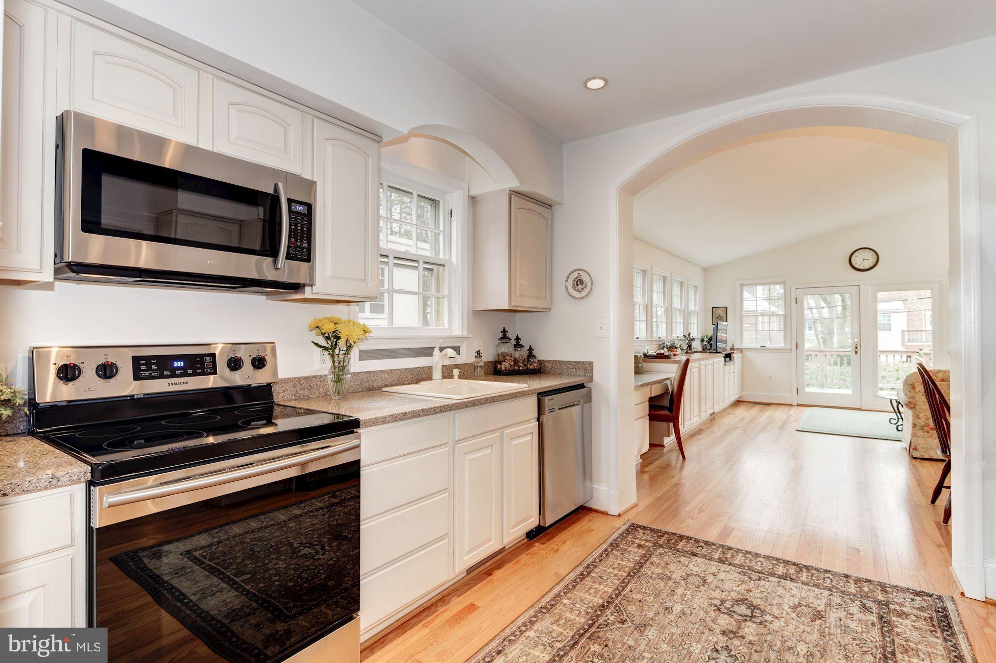 619 Kingston Road Baltimore, MD 21212 - Photo 7 of 30 Hardwood floors, brand new appliances
