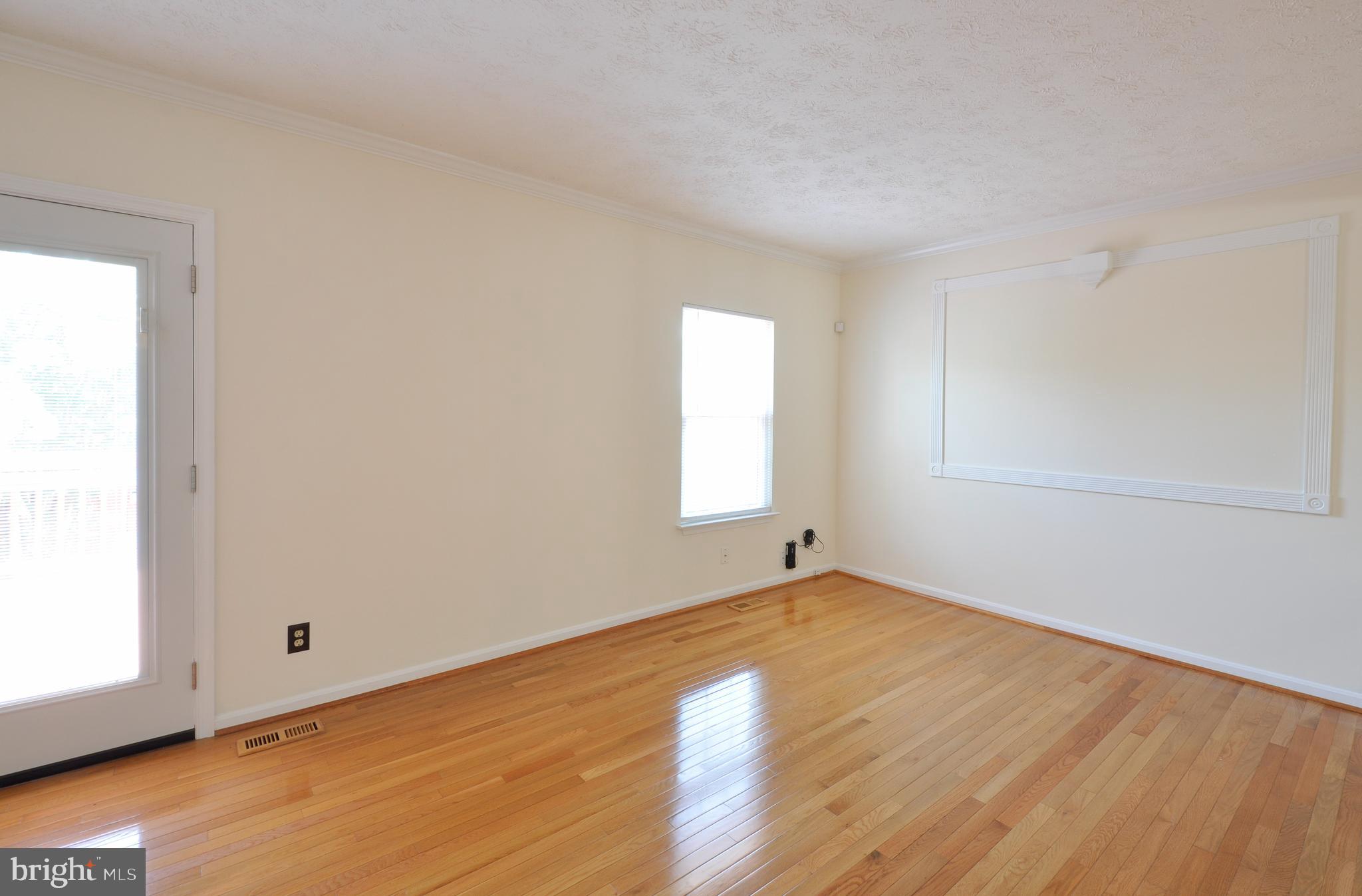 204 Rover Court Stafford, VA 22554 - Photo 18 of 41 Living Room