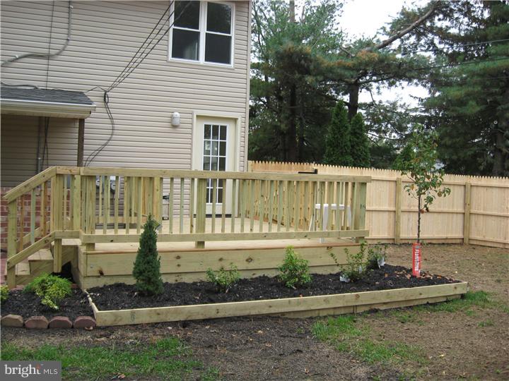 2130 Bridgewater Road Aston, PA 19014 - Photo 4 of 22 Deck