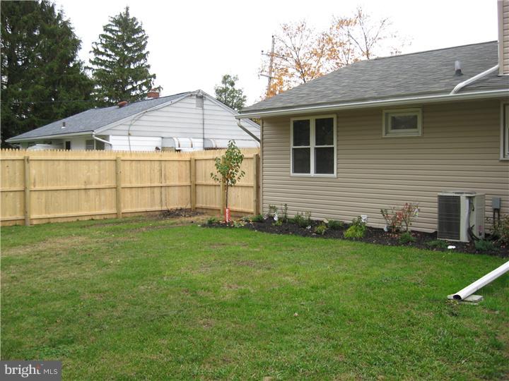 2130 Bridgewater Road Aston, PA 19014 - Photo 5 of 22 Back Yard