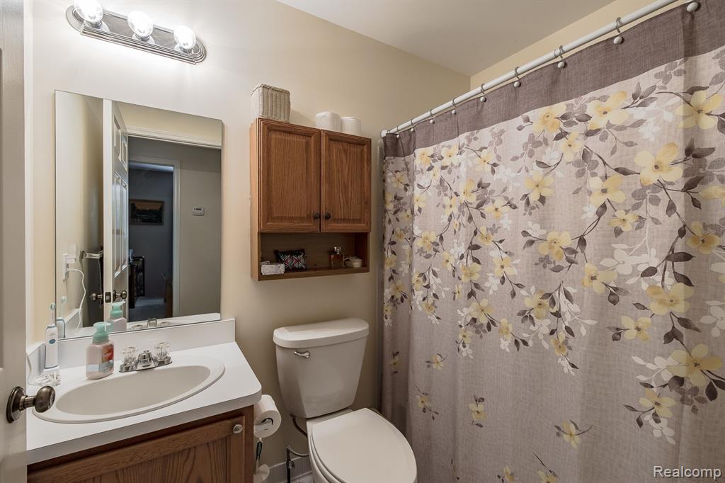 4091 Stonebridge Holly, MI 48442 - Photo 19 of 27 Gallery Image 19