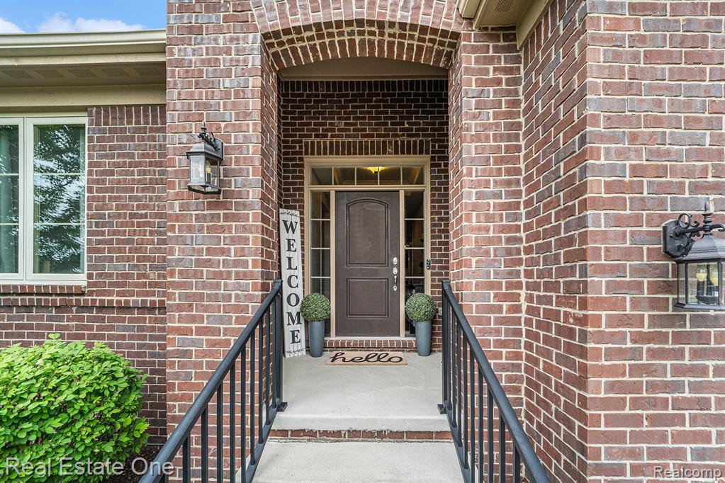 5524 Woodfall Road Clarkston, MI 48348 - Photo 4 of 53 Gallery Image 4
