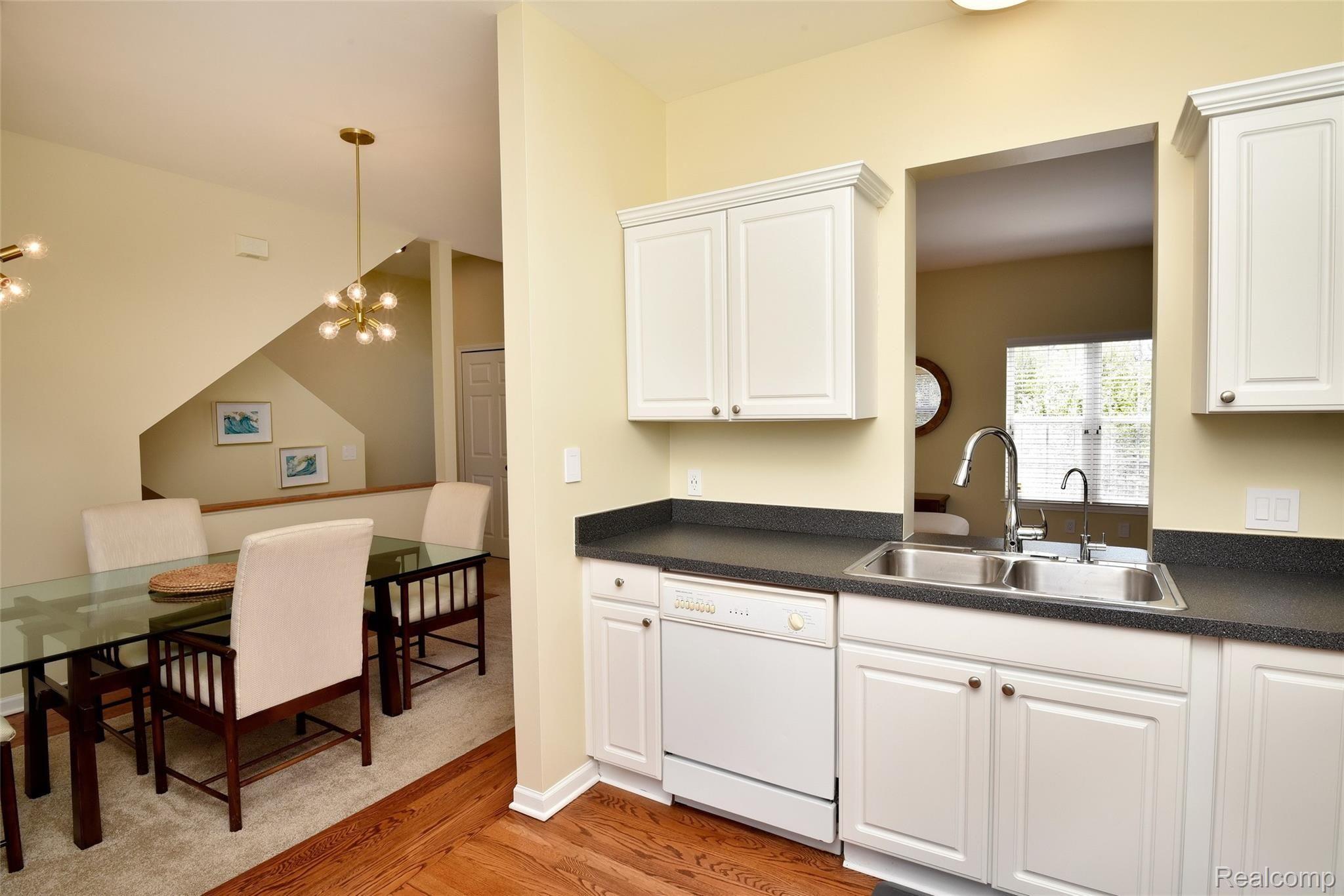 2672 Crooks Road, Unit 4 Royal Oak, MI 48073 - Photo 14 of 25 Pass thru to living room