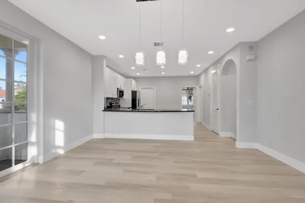 $4,250 | 1635 North Federal Highway, Delray Beach, FL 33483
