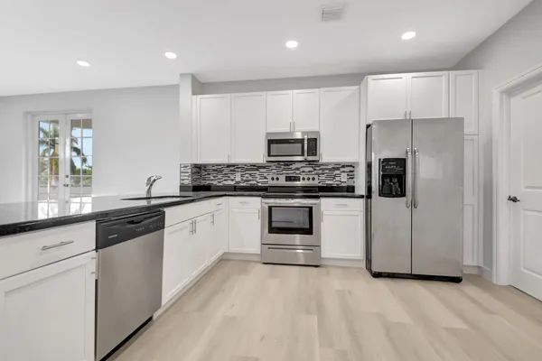 $4,250 | 1635 North Federal Highway, Delray Beach, FL 33483