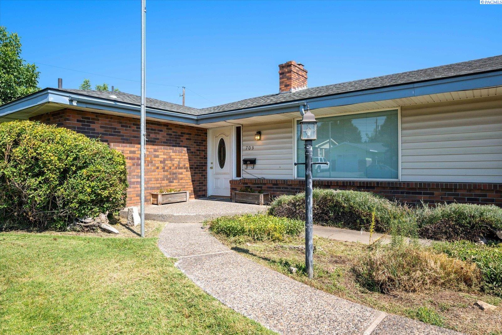 703 South Euclid Road Grandview, WA 98930 - Photo 2 of 42 Gallery Image 2