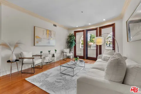 $1,049,000 | 10364 Almayo Avenue, Unit 305, Los Angeles, CA 90064