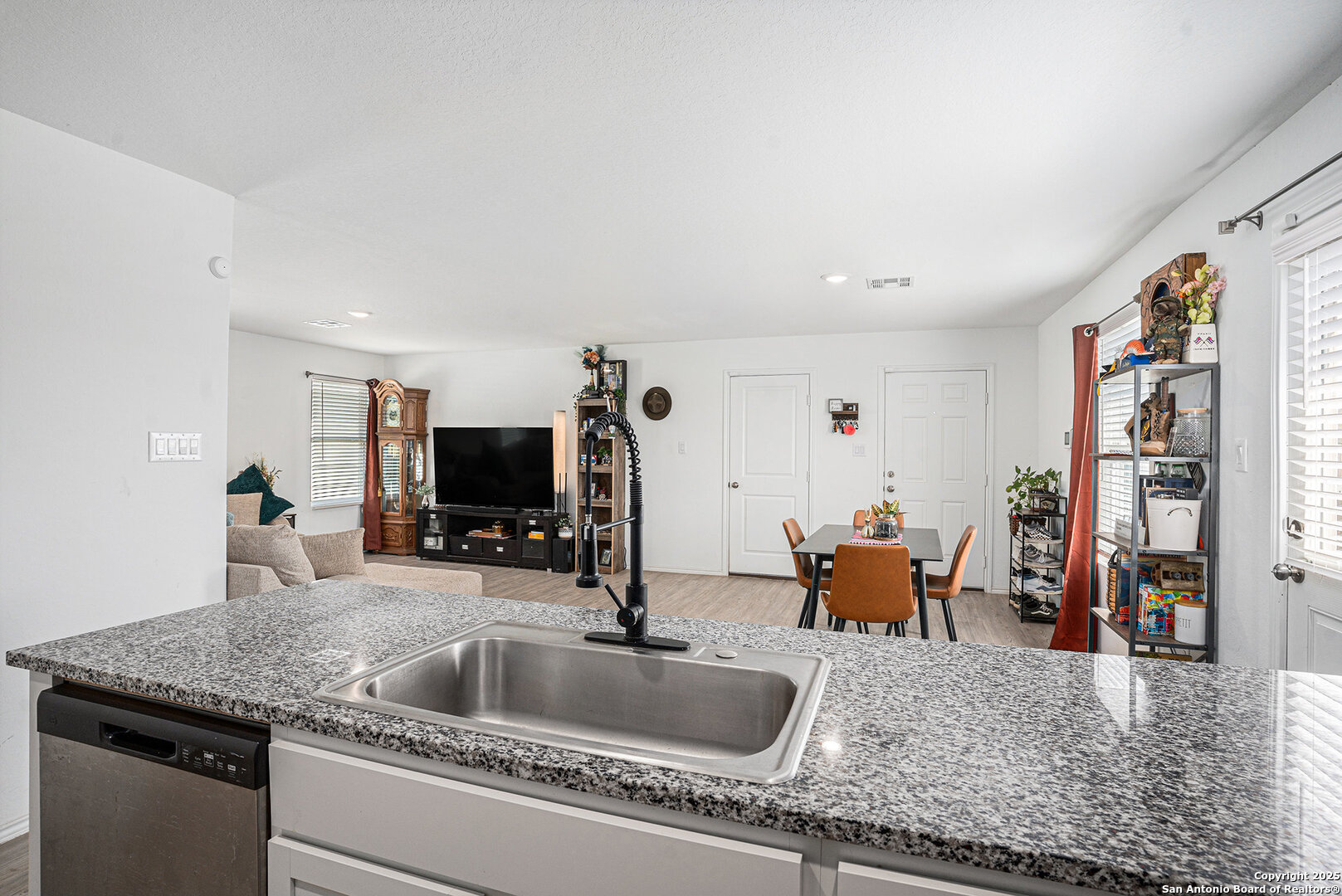 13802 Ostrich Run San Antonio, TX 78252 - Photo 13 of 32