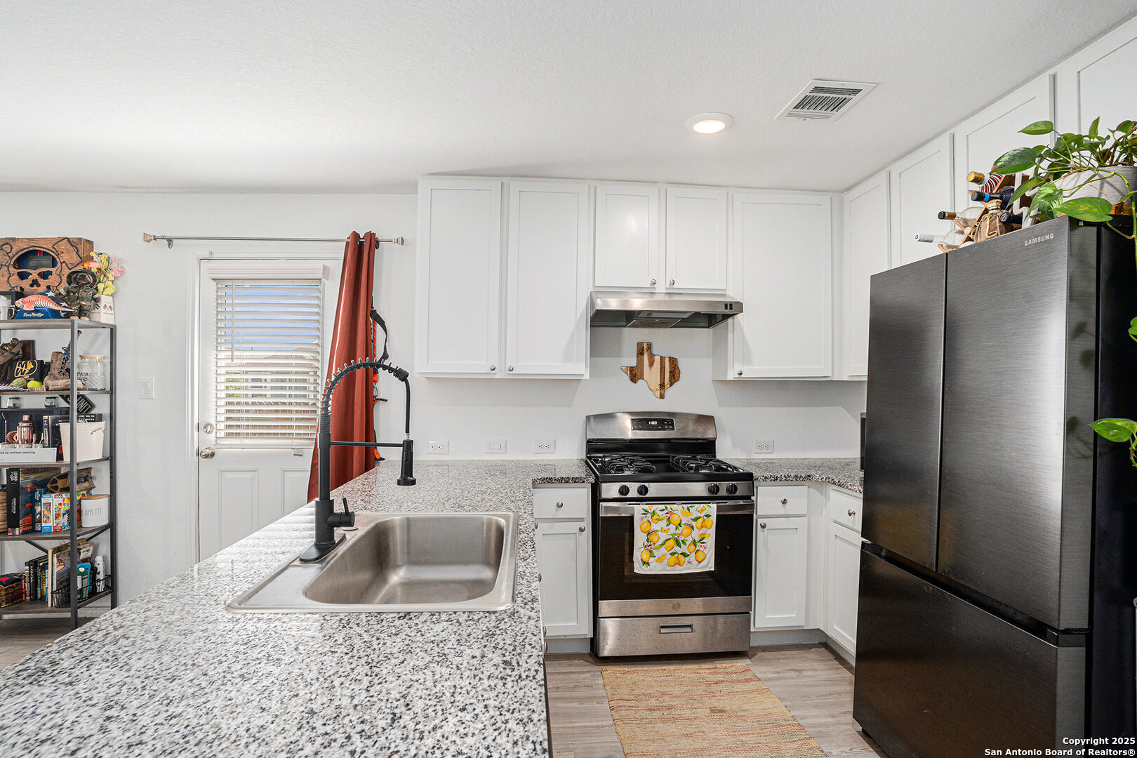 13802 Ostrich Run San Antonio, TX 78252 - Photo 16 of 32