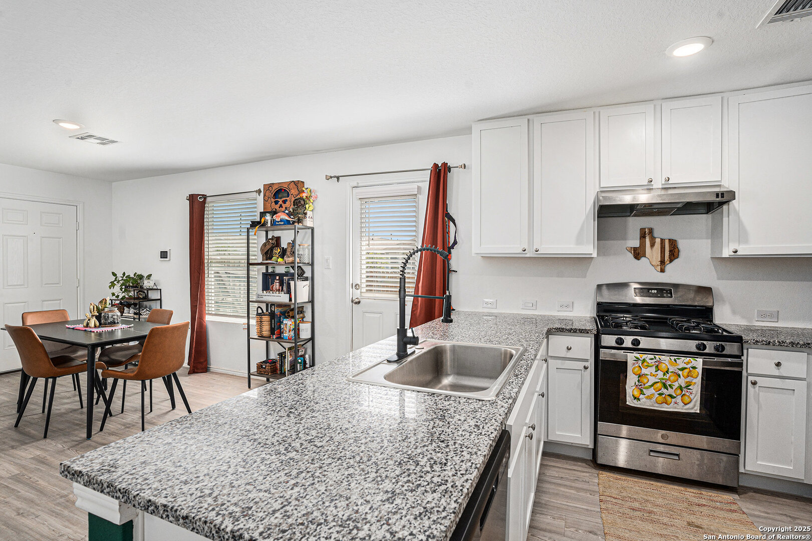 13802 Ostrich Run San Antonio, TX 78252 - Photo 17 of 32