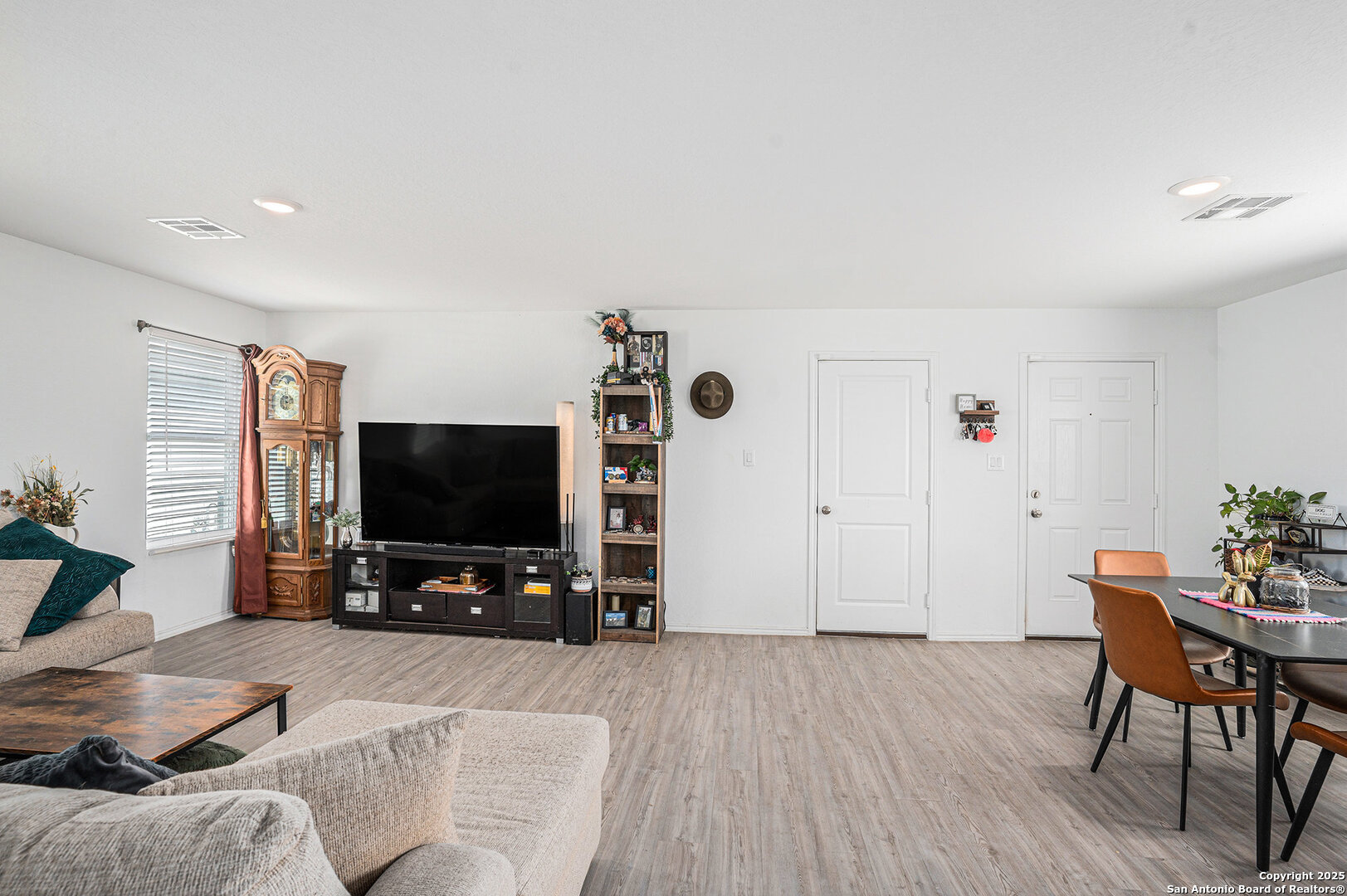 13802 Ostrich Run San Antonio, TX 78252 - Photo 9 of 32