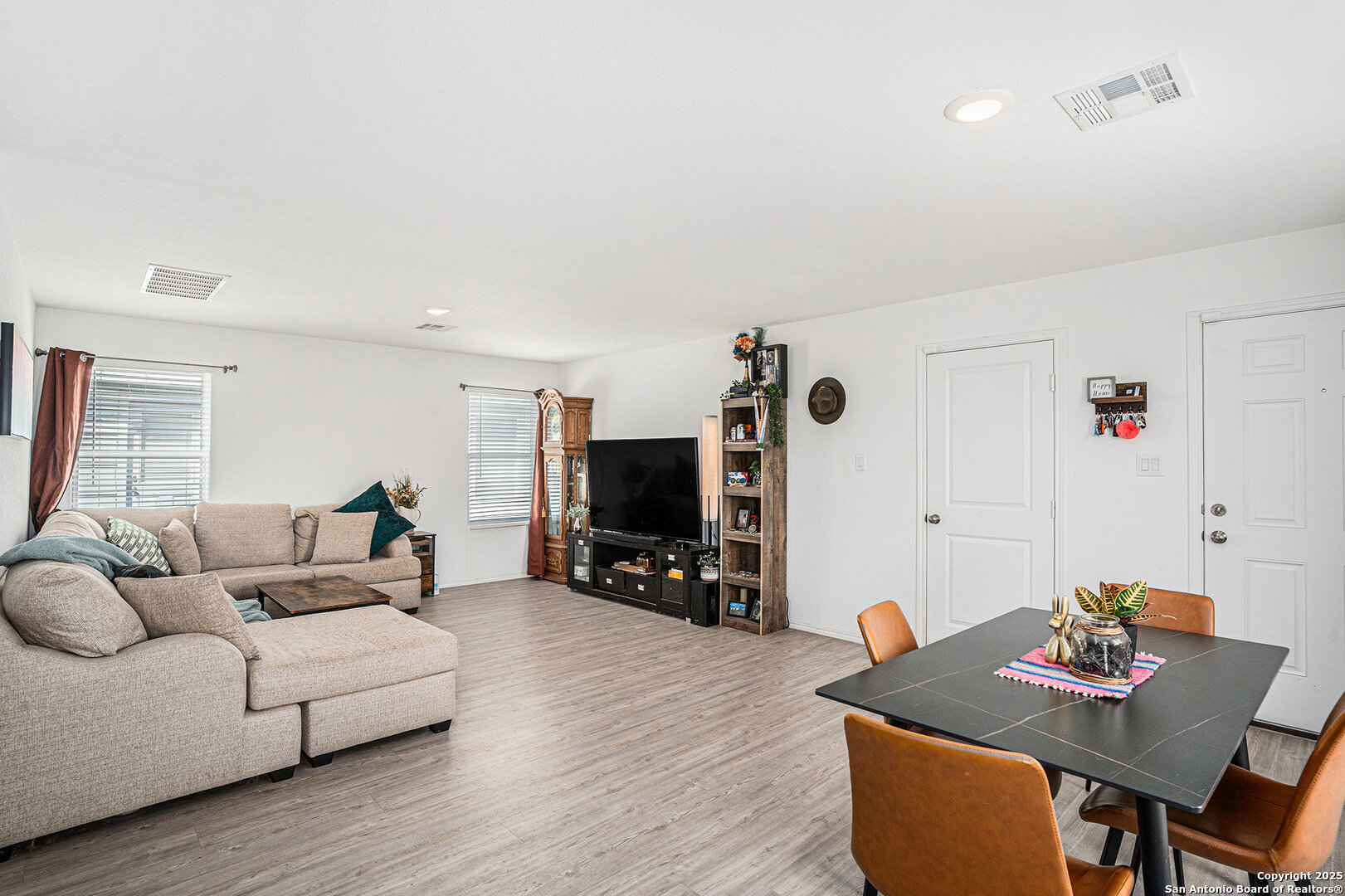 13802 Ostrich Run San Antonio, TX 78252 - Photo 10 of 32