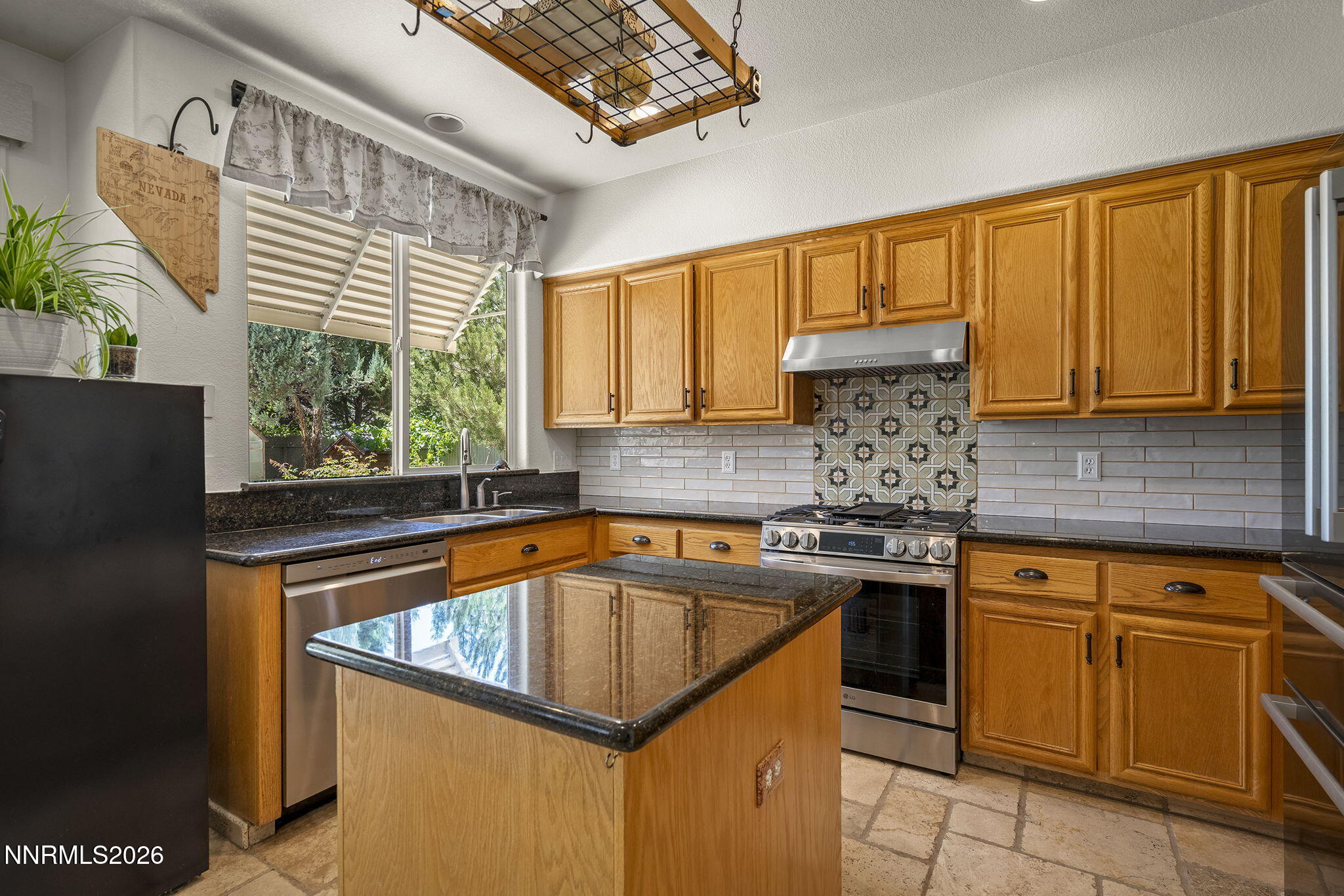 9629 Thunder Mountain Way Reno, NV 89521 - Photo 10 of 28 10-web-or-mls-_DSC6087