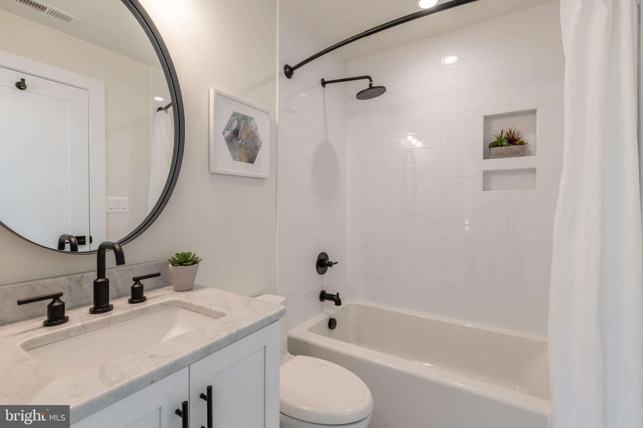 1011 18th Street Northeast, Unit PH7 Washington, DC 20002 - Photo 25 of 32 Full bath number 2