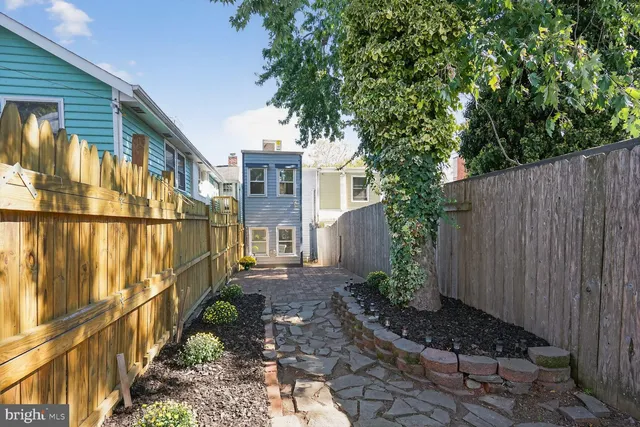 $679,500 | 312 North Henry Street, Unit 1/2, Alexandria, VA 22314