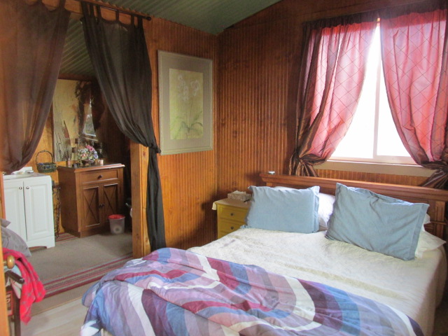 92-8629 Koa Lane Ocean View, HI 96704 - Photo 4 of 12 a bedroom with a bed and a window