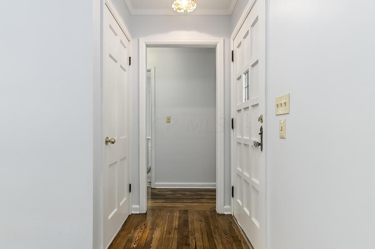 1026 South Cassingham Road Columbus, OH 43209 - Photo 3 of 39