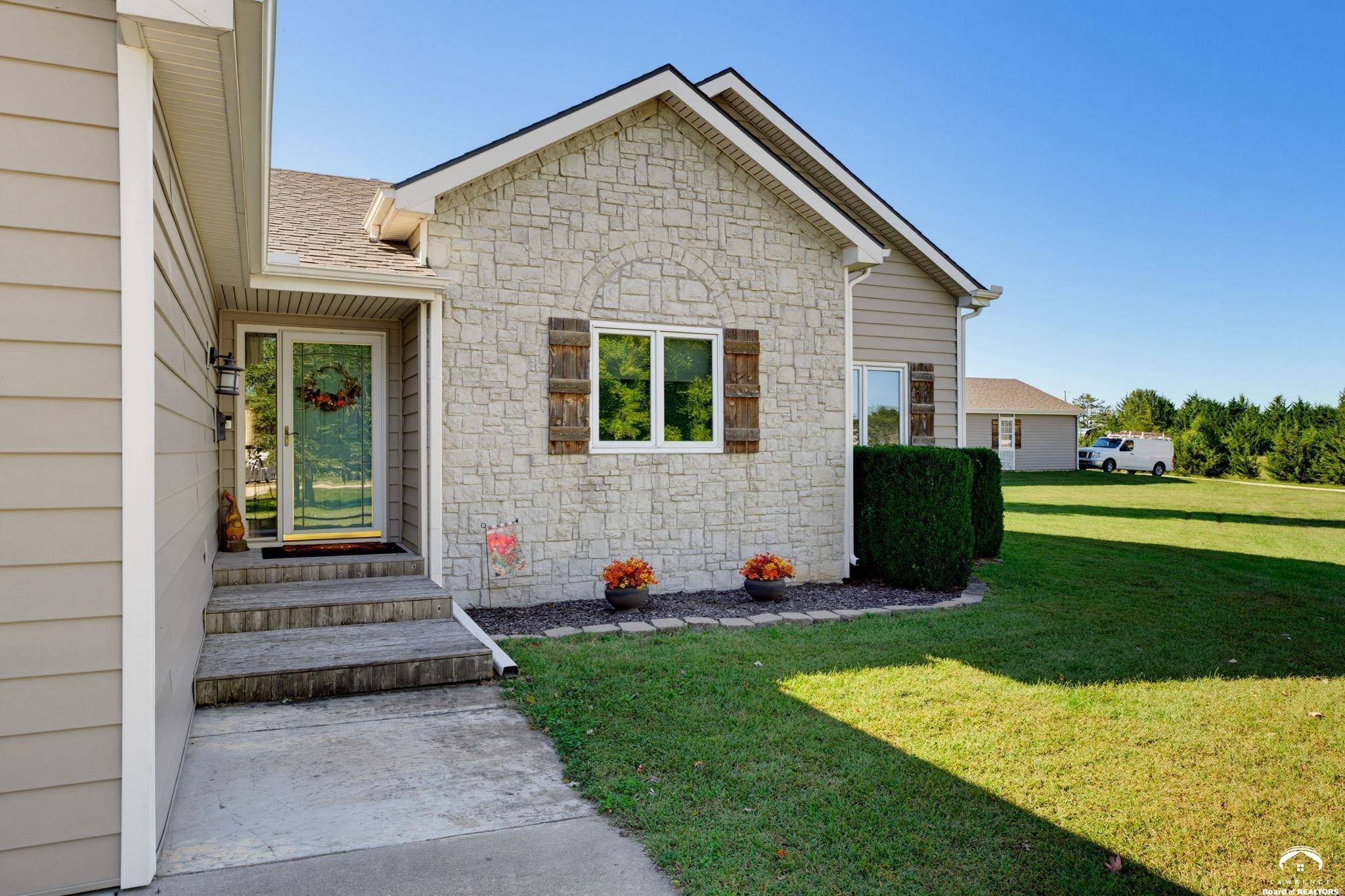 1185 East 1067th Road Lawrence, KS 66047 - Photo 5 of 73 Gallery Image 5
