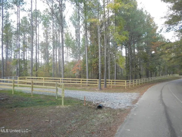 $599,000 | 773 Permenter Road, Camden, MS 39045