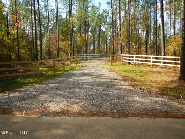 $599,000 | 773 Permenter Road, Camden, MS 39045