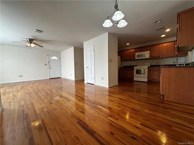 $1,725 | 105 South Montgomery Street, Unit B1 4, Walden, NY 12586