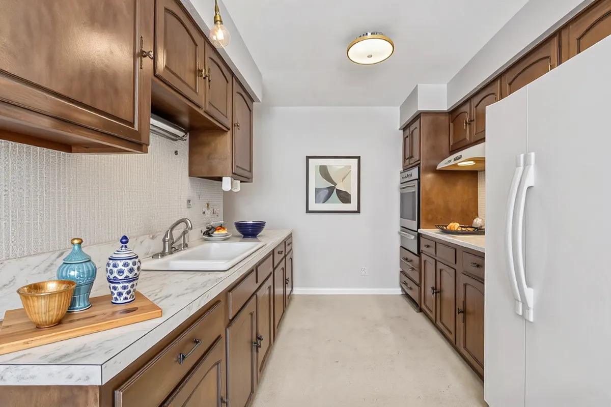 7801 Niles Center Road, Unit 102 Skokie, IL 60077 - Photo 7 of 20 a bathroom with a sink a vanity and a mirror