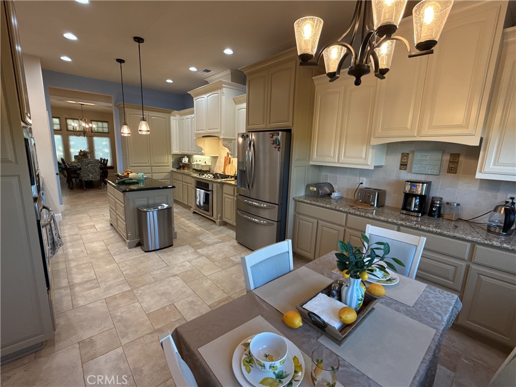 18 Tuscan Drive Paradise, CA 95969 - Photo 6 of 30 Breakfast nook w/ coffee bar