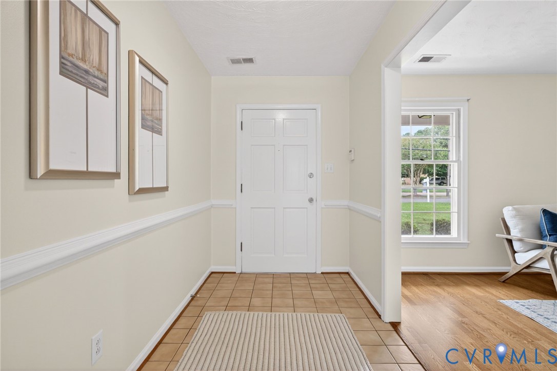 2525 Inlynnview Road Virginia Beach, VA 23454 - Photo 3 of 51