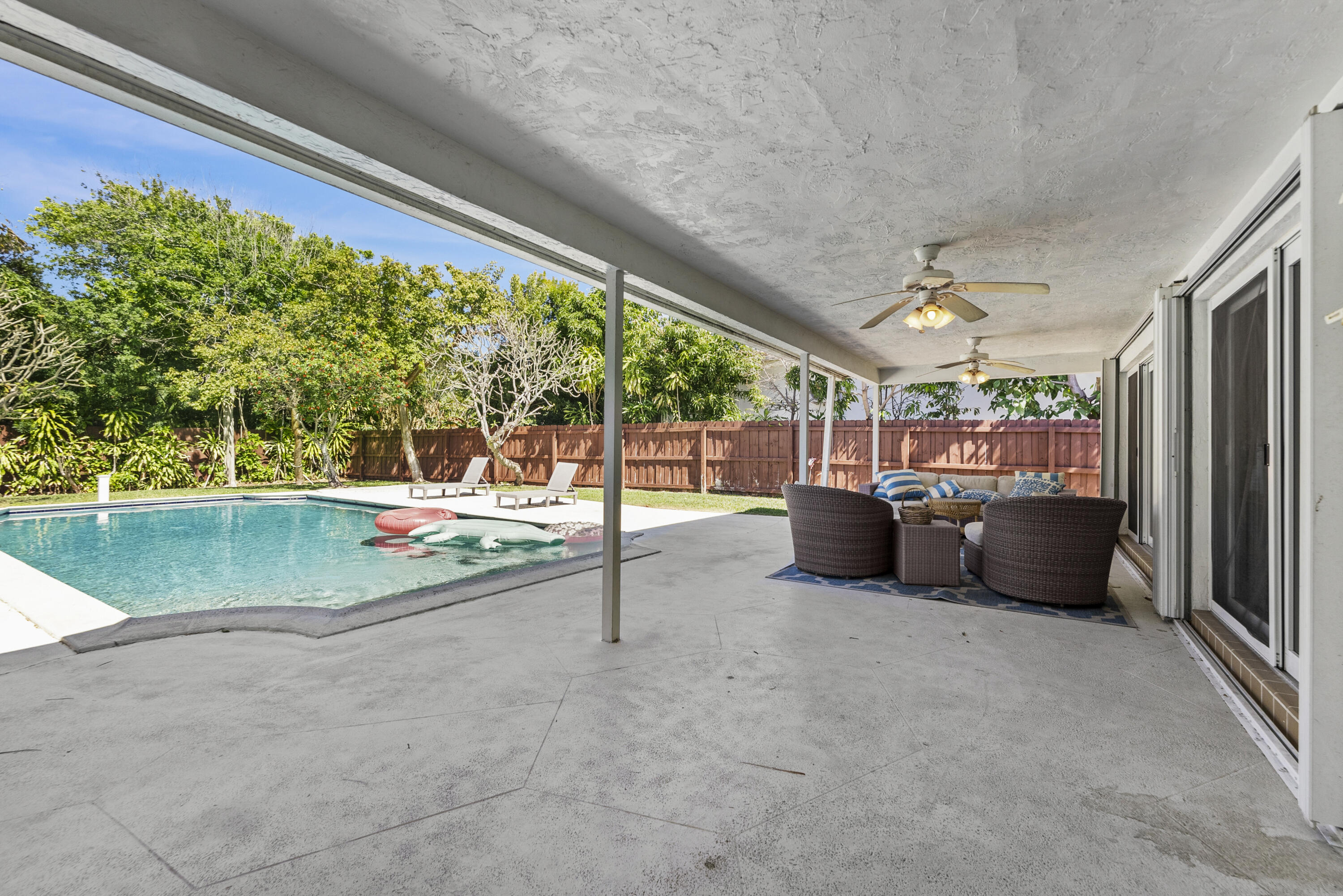 401 Northeast 10th Terrace Boca Raton, FL 33432 - Photo 30 of 46 DSC05861