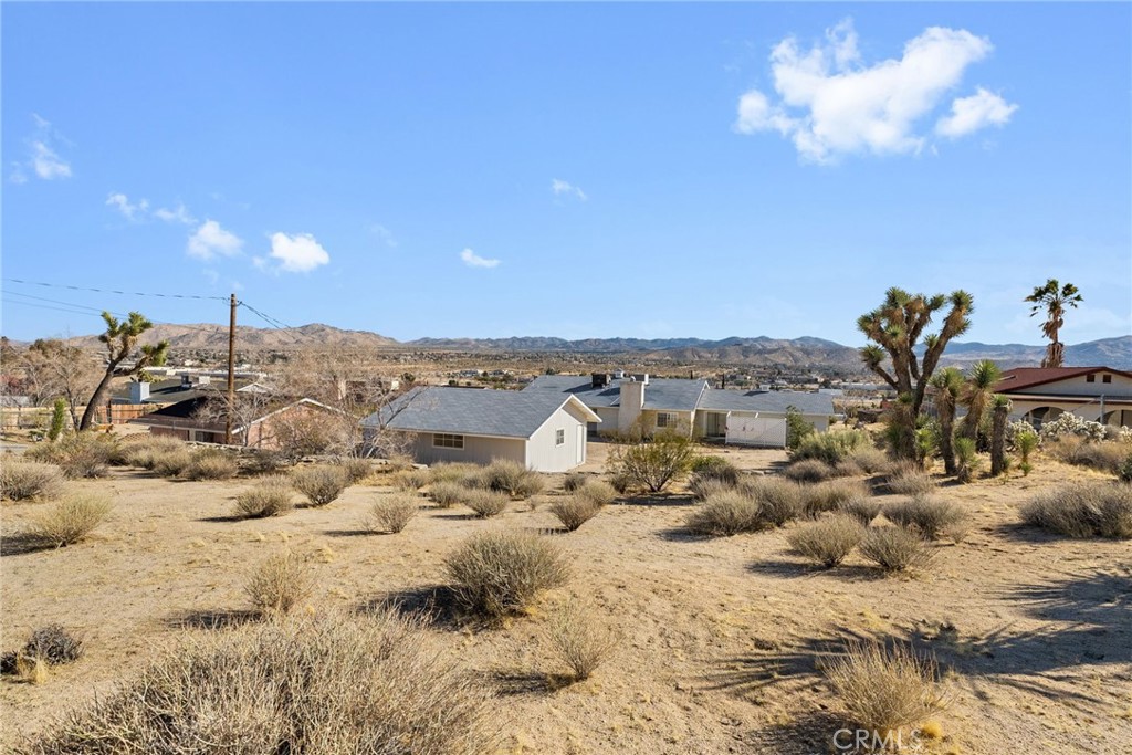 57622 Sierra Way Yucca Valley, CA 92284 - Photo 12 of 75 a view of a city