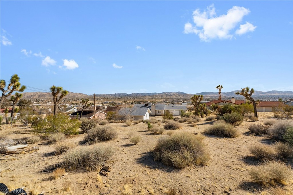 57622 Sierra Way Yucca Valley, CA 92284 - Photo 13 of 75