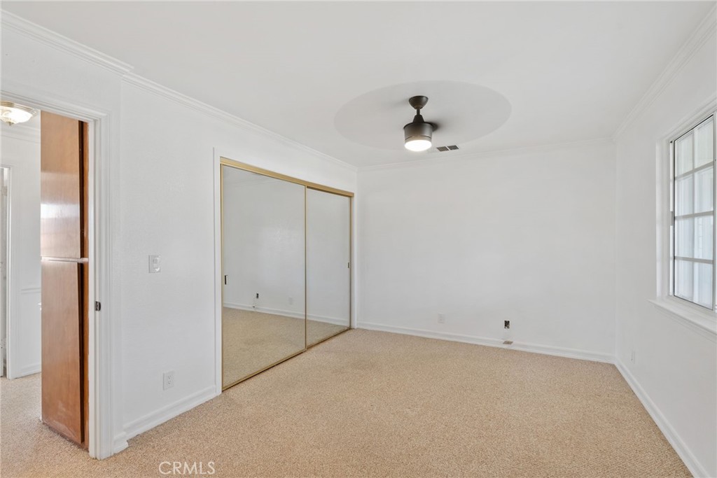 57622 Sierra Way Yucca Valley, CA 92284 - Photo 33 of 75 an empty room with fan and windows